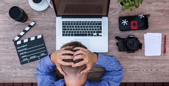 Dores de cabeça causadas por problemas na ATM