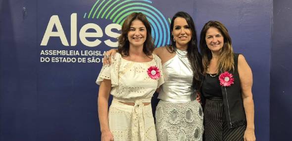 Drª. Luciana Dias recebe homenagem em evento na ALESP