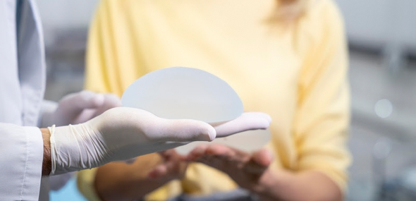 Prótese de silicone na juventude: o que é necessário saber?