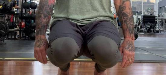 “Treino Lá em Casa”: idealizadores da proposta ensinam exercícios para aliviar dores nos joelhos após os 40 anos